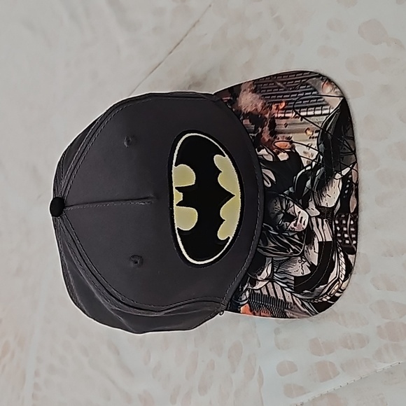 Batman Hooded Jacket and Batman Cap - Picture 8 of 12